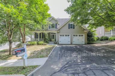 Main picture of 2 Blackstone Ct