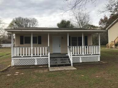 Main picture of 404 Hall St