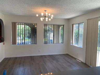 Main picture of 827 Glendale Blvd
