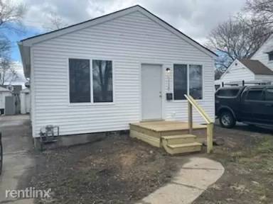 Main picture of 11534 Sherman Ave