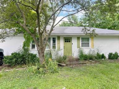 Main picture of 207 S Dixon Ave