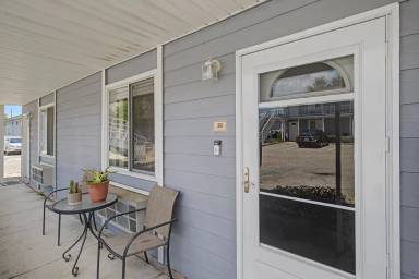 Main picture of Oak Shores