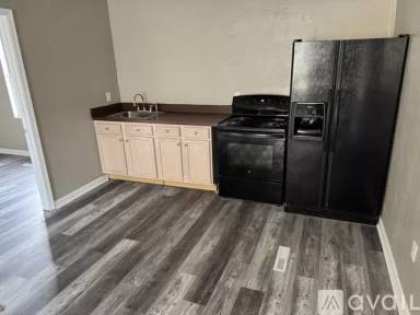 Main picture of 1710 Mercer Ave NW