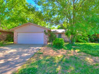 Main picture of 712 Woodland Dr