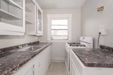 Main picture of 3555 W 67th St