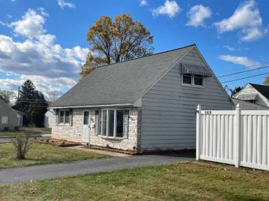 Main picture of 2030 Eastman Ave