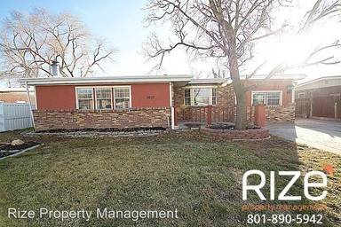 Main picture of 3067 W Lemay Ave