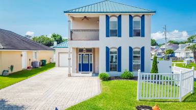 Main picture of 2384 Palm Harbor Dr