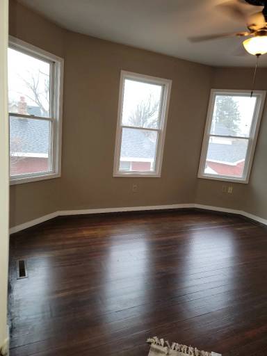 Main picture of 1023 Churchill St