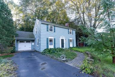 Main picture of 29 Stoneham Dr