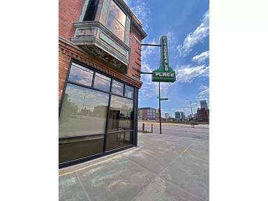 Main picture of 1624 Cuming St