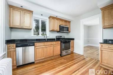 Main picture of 124 Tyndall Ave