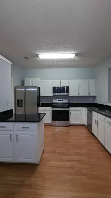 Main picture of 9155 Nesbit Ferry Rd
