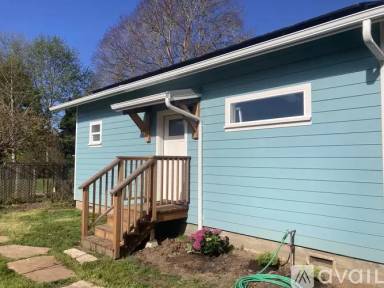 Main picture of 2240 Baldwin St