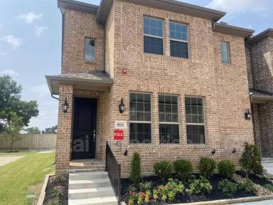 Main picture of 801 Ponds Edge Lane Euless, TX 76040