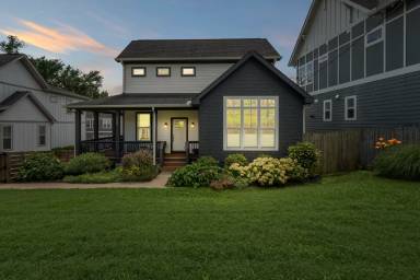Main picture of 2038 Straightway Ave