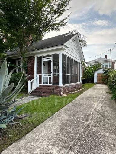 Main picture of 1022 Maupas Ave