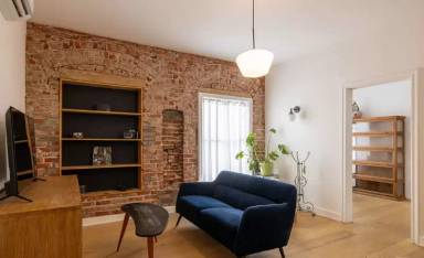 Main picture of 211 S Berendo St