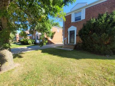 Main picture of 255 E 250th St