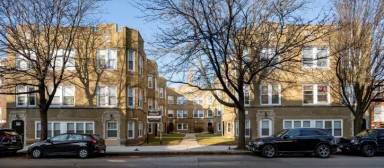 Main picture of 4828 W Addison St