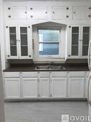 Main picture of 816 W Lynwood Ave
