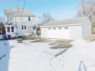 Main picture of 134 Cook Ave E