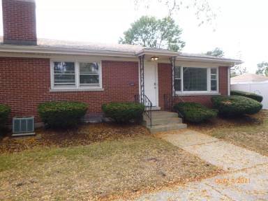 Main picture of 723 E Maple St