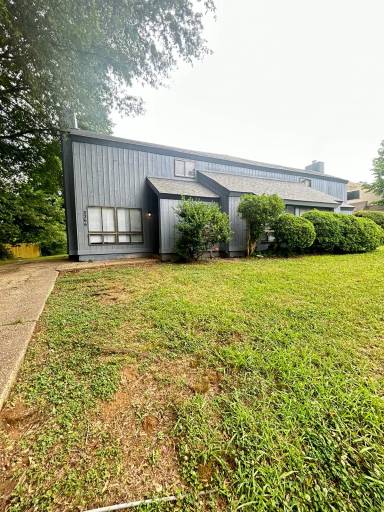 Main picture of 3364 Fairbanks St