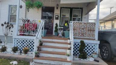 Main picture of 2960 Chandler Ave