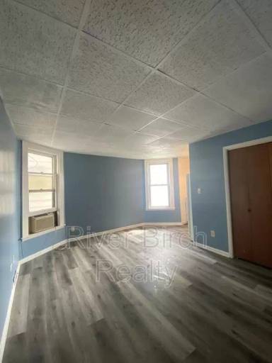 Main picture of 909 S 8th St