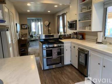 Main picture of 1405 W Bay Ave