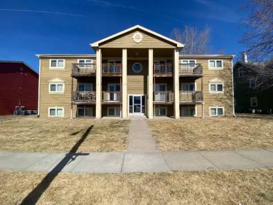 Main picture of 2000 J St