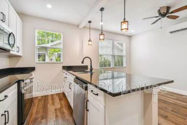 Main picture of 325 15th Ave NE