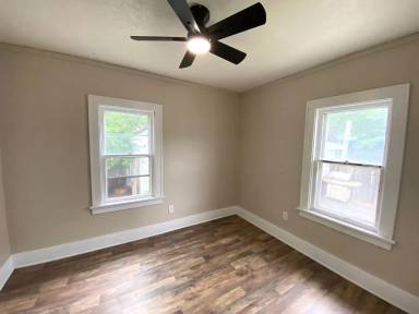 Main picture of 121 Pershing Pl