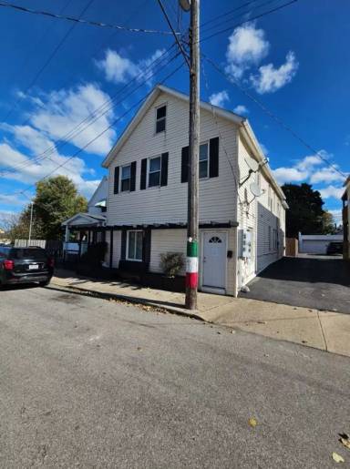 Main picture of 1327 W 67th St