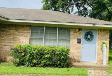 Main picture of 1005 Waco St
