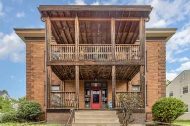 Main picture of 822 W 35th St