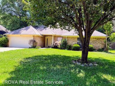 Main picture of 1818 Woodway Dr