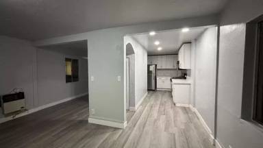 Main picture of 426 E Plaza Blvd