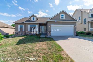 Main picture of 14927 Ellison Ave