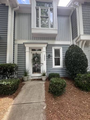 Main picture of 1556 Cleveland Ave