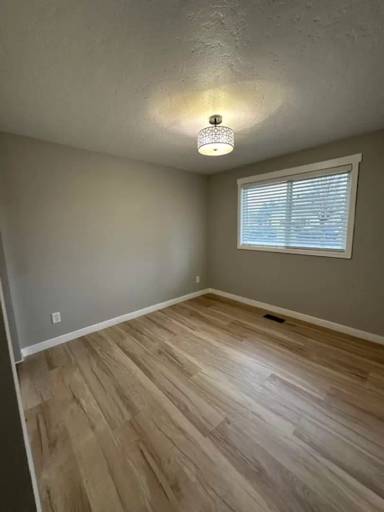 Main picture of 1629 College St