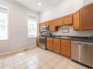 Main picture of 951 N 6th St