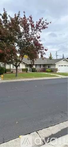 Main picture of 23 W Robinhood Dr