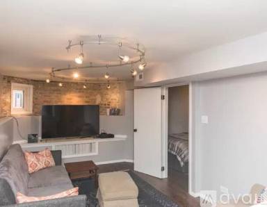 Main picture of 3253 N Kenmore Ave