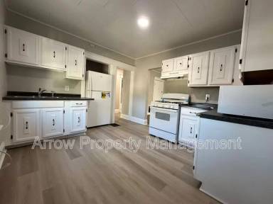 Main picture of 2442 Vine St