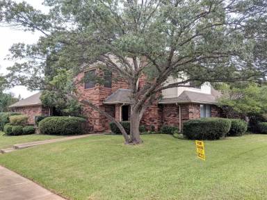 Main picture of 2705 Cummings Dr
