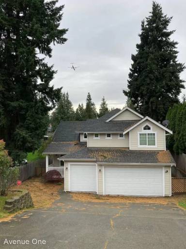 Main picture of 1033 S 128th St