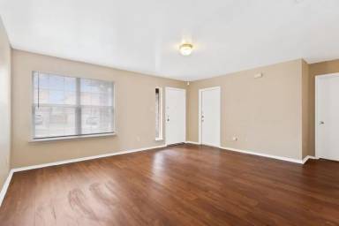 Main picture of 8304 Heights Vly