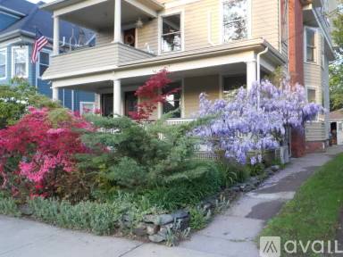 Main picture of 190 Alden Ave